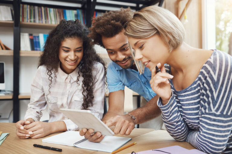 Tecnologias que facilitam o dia a dia para estudantes Tecnologias que facilitam o dia a dia para estudantes